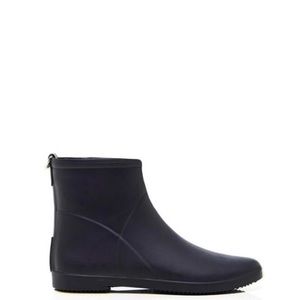 Alice + Whittles black minimalist rain boots US 8